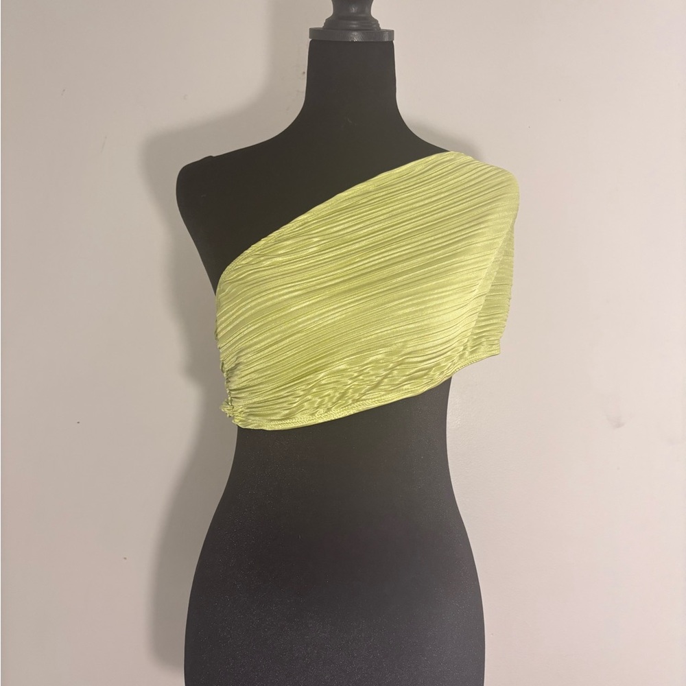 Lime Green One-Shoulder Top💚💚💚